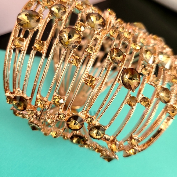 Bracelet Cuff - Picture 4 of 12